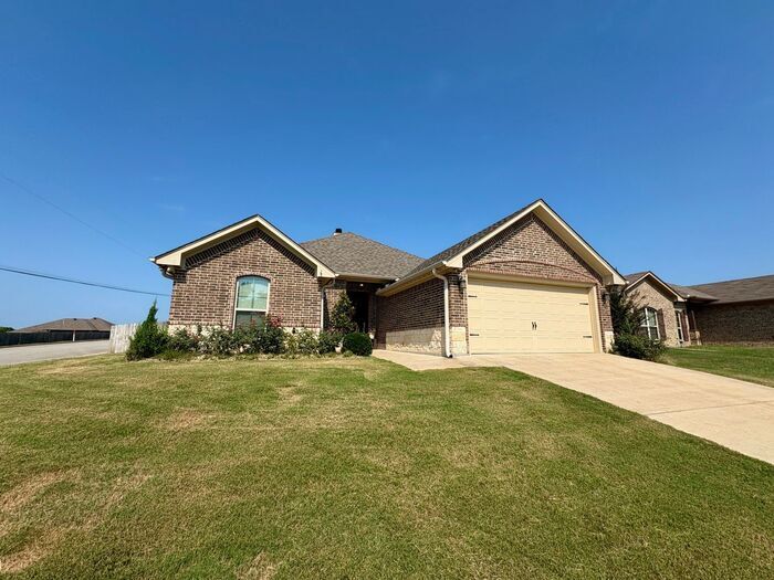 Primary Photo - Available Now! Stunning 3 Bedroom 2 Bath i...