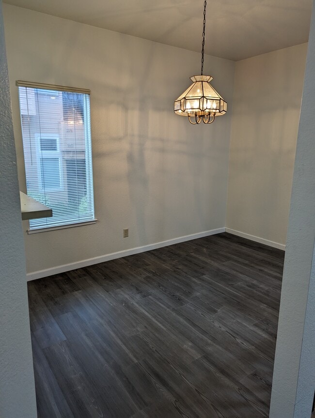 Dining area - 297 Sumba Ct