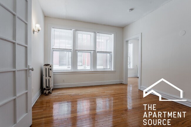 Building Photo - 432 W Surf St