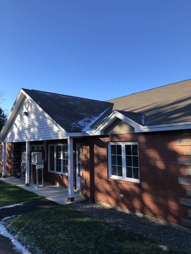 Building Photo - 387 Pine Glen Rd