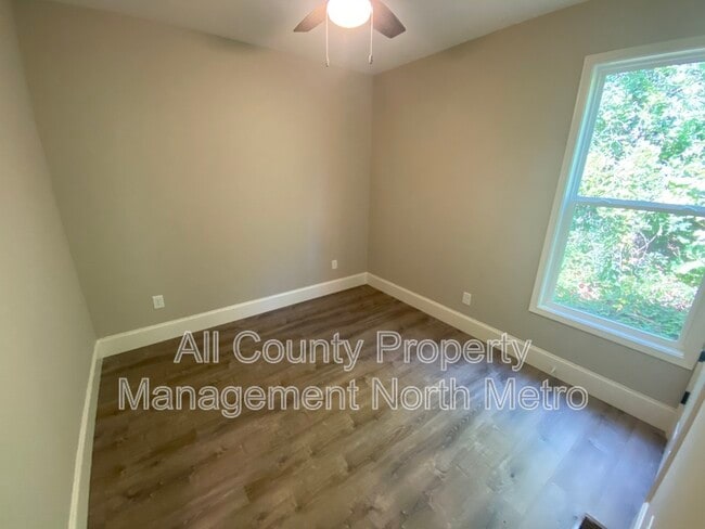 Building Photo - 5390 Valley Dr