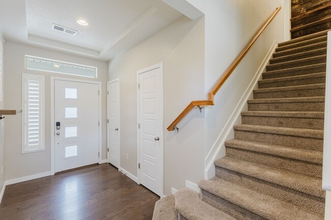 Photo - Immaculate 5bedroom like new in The Meadows! House