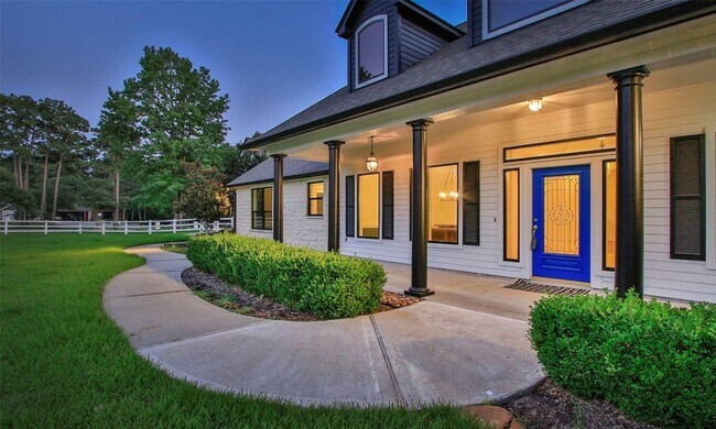Building Photo - 37823 Clubhouse Lane