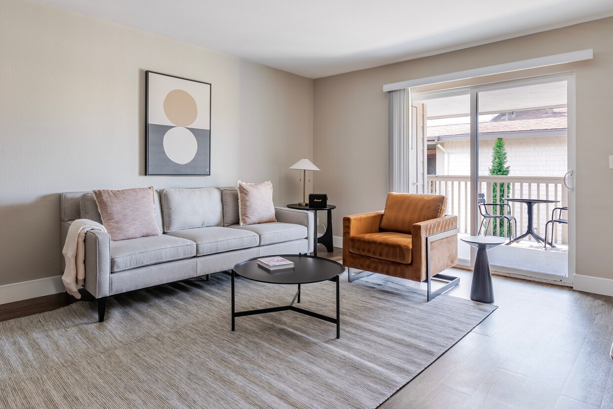 Primary Photo - 644 Edgewater Blvd