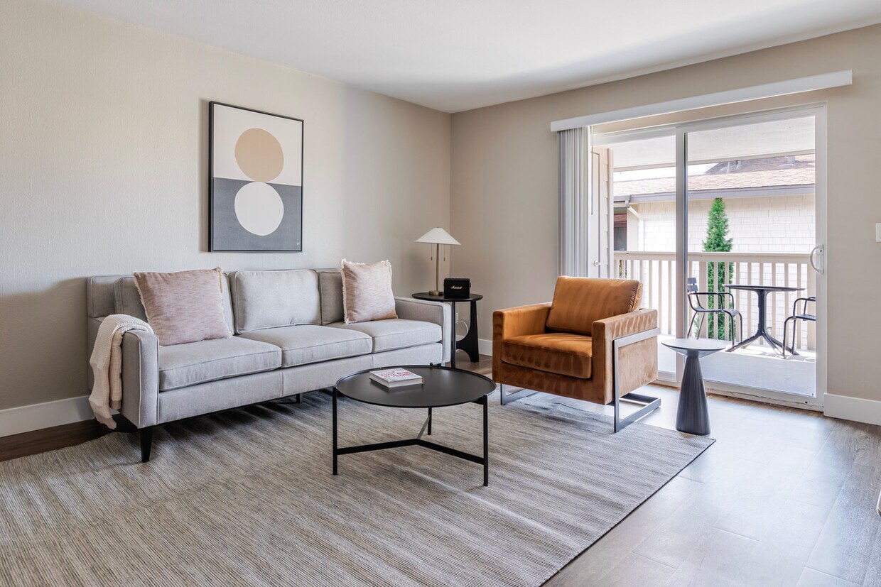 Foto principal - 950 E Hillsdale Blvd