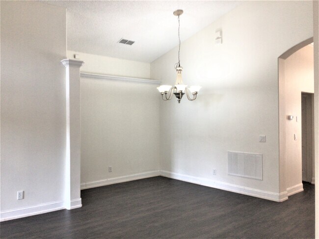 Building Photo - 882 Grand Hughey Ct