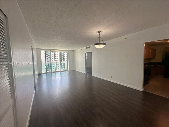 Foto del edificio - 3000 S Ocean Dr