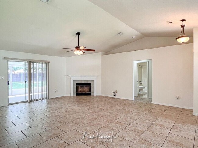 Building Photo - 2511 Southern Oaks Dr