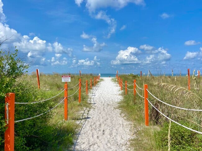 Foto del edificio - 6650 Sunset Way