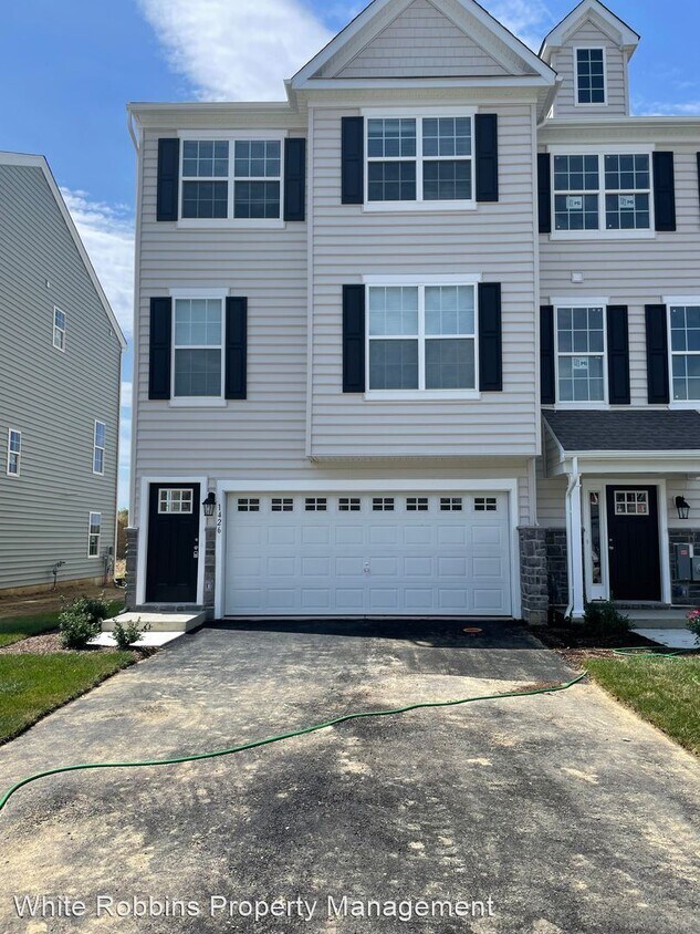 Foto principal - 3 br, 2.5 bath House - 1426 Carrick Ct