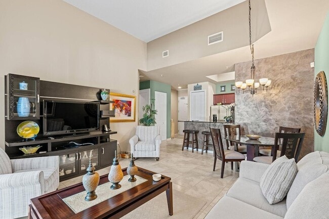 Building Photo - 403 S Sapodilla Ave