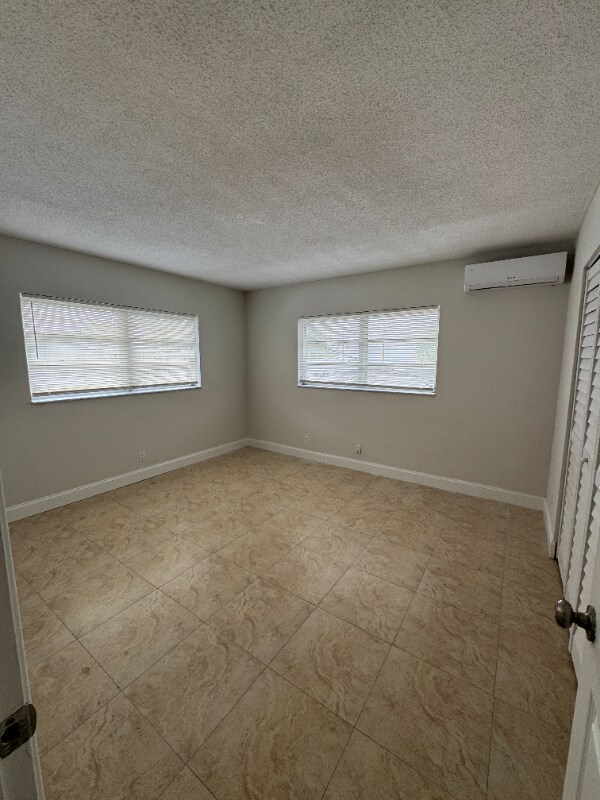 Foto del edificio - 5410 NE 22nd Terrace