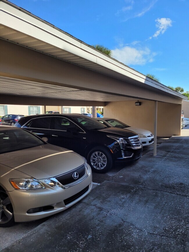 10388 Carrollwood Ln Unit 285, Tampa, FL 33618 Condo for Rent in