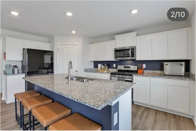 Foto del edificio - 380 Trinity Wy E