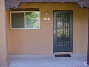 Building Photo - 2800 Cerrillos Rd