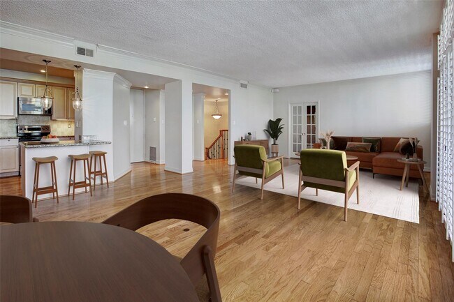 Foto del edificio - 21 Briar Hollow Ln