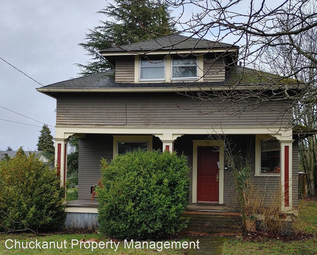Primary Photo - 4 br, 2 bath House - 701 E Maple St