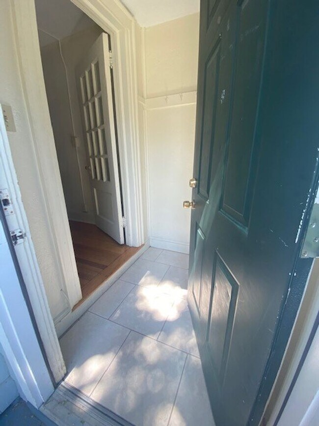 Building Photo - Beautiful Single Family House for Rent Right by Yale!