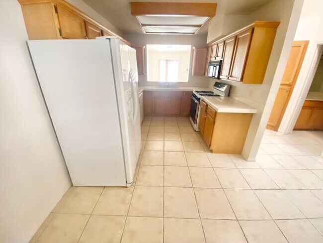 Building Photo - CUTE ONE-STORY TOWNHOME! 2 BEDROOM 1 FULL ...