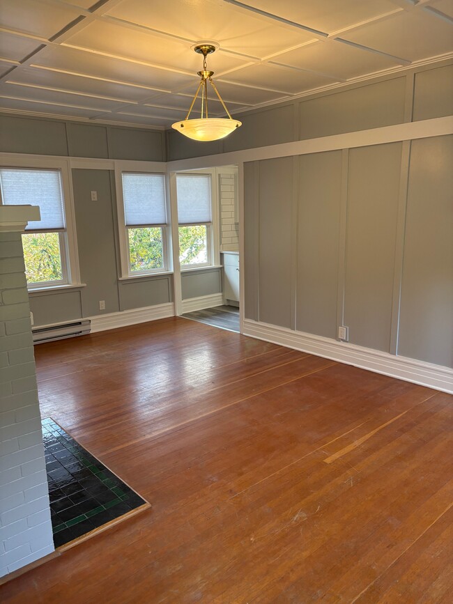 Building Photo - 1150 Summit Ave