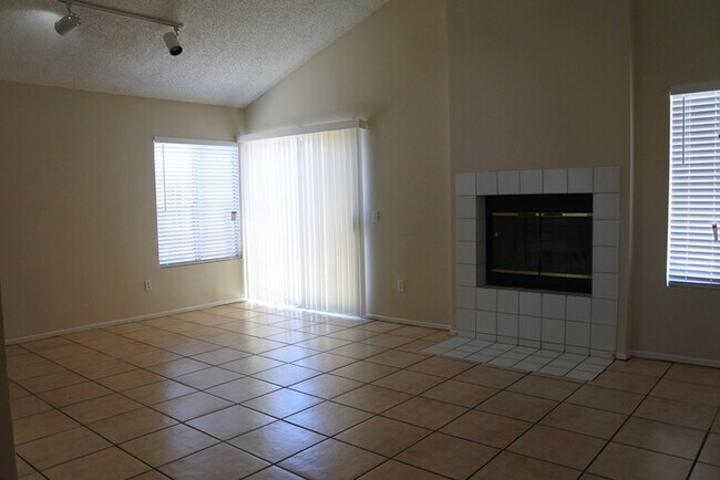 Foto del edificio - New Listing!