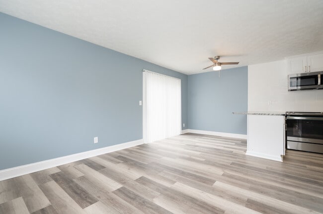 Foto del edificio - 7560 Taylor Rd