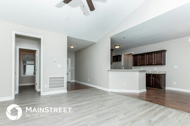 Building Photo - 137 Gennessee Dr