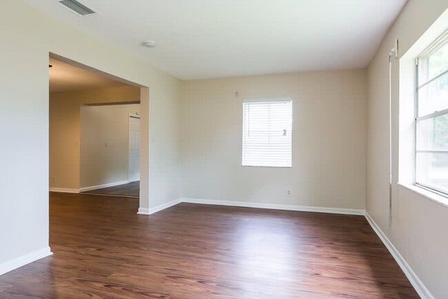 Building Photo - 307 SW 77th Ter