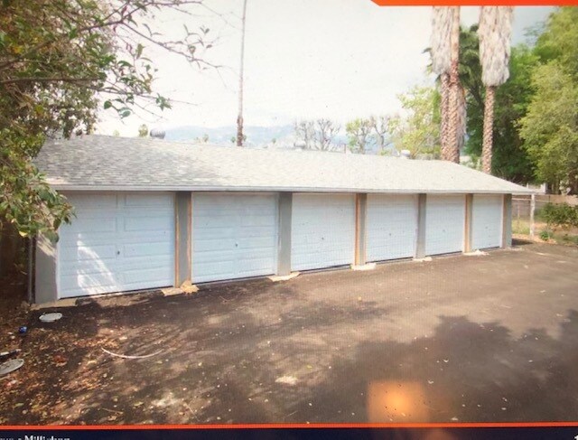 garage - 835 E Washington Blvd