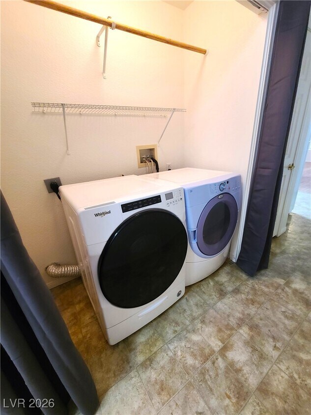 Foto del edificio - 448 Comstock Ave