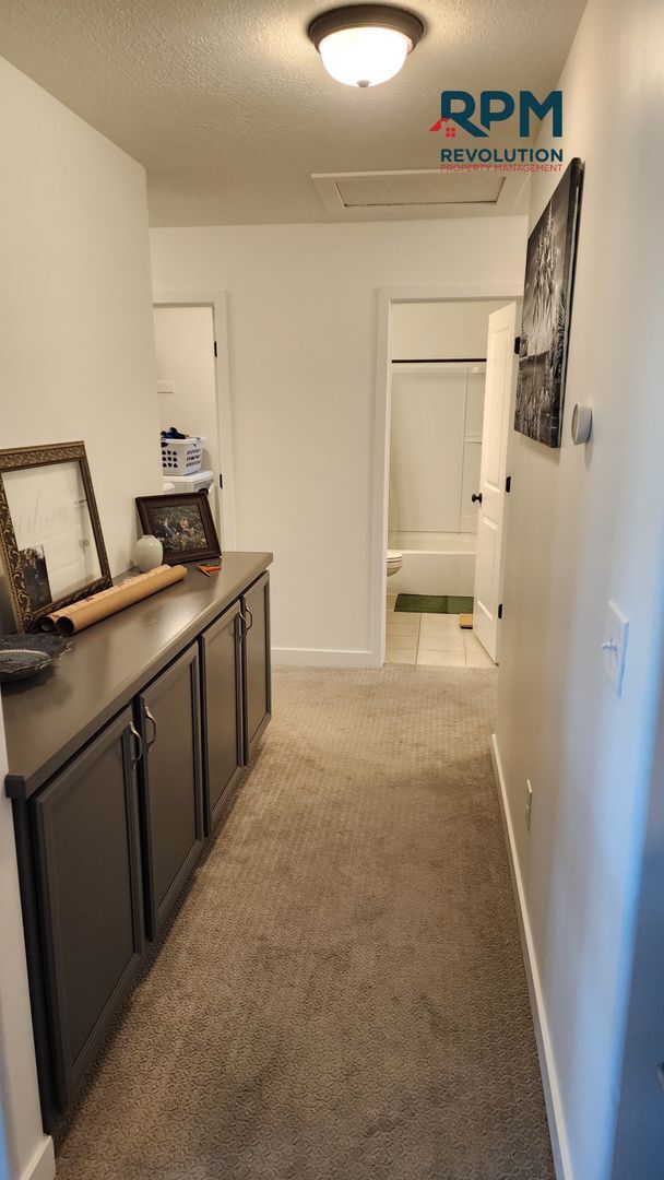 Building Photo - Stunning home in West Haven with all the u...