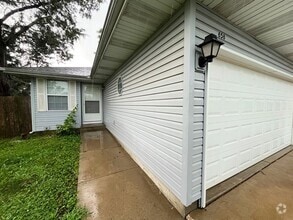 Building Photo - 656 Meadowridge Dr