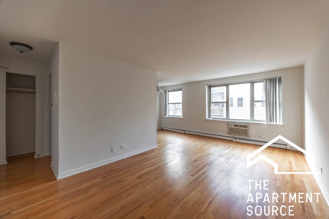 Building Photo - 3710 N Pine Grove Ave