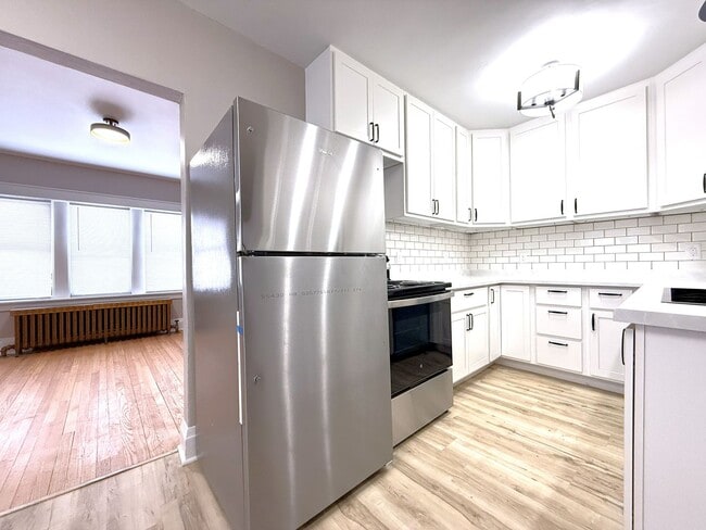 Building Photo - 1532 S 64th St