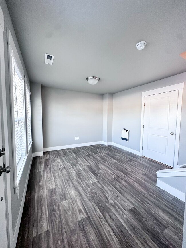 Foto del edificio - Adorable townhome in Josephine Crossing!