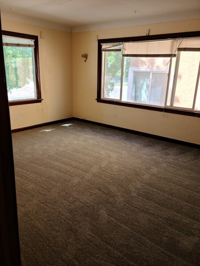 sala de estar - 945 E Lander St