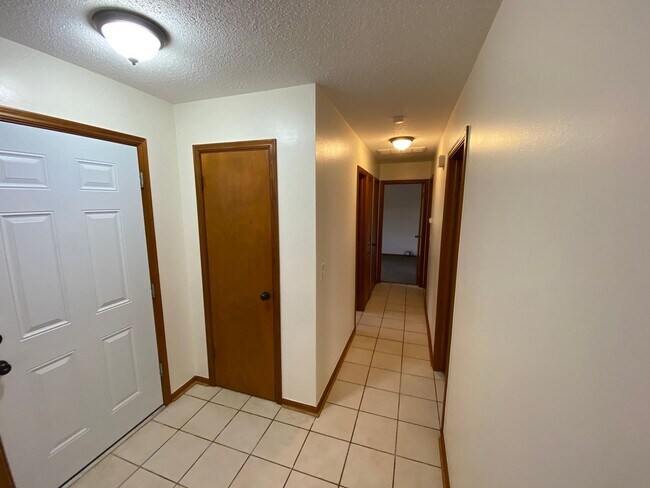 Foto del edificio - Lovely Brick Home in NW OKC near Lake Hefner