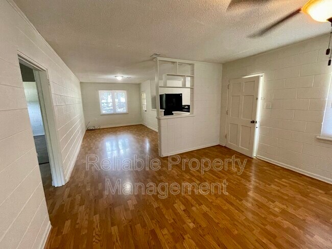 Foto del edificio - 5711 Old Stage Rd