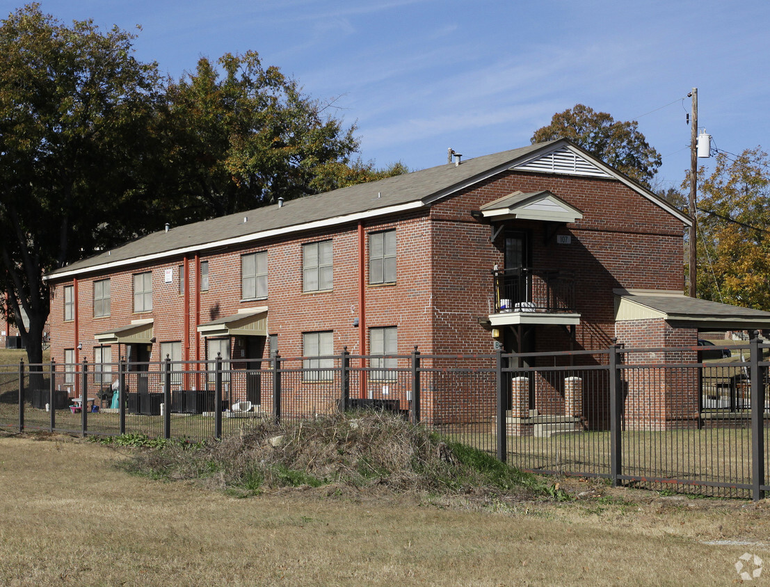 Foto del edificio - Luther C. Wilson Homes