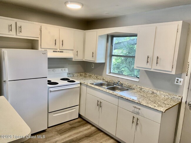 Building Photo - 1624 Mitchell St