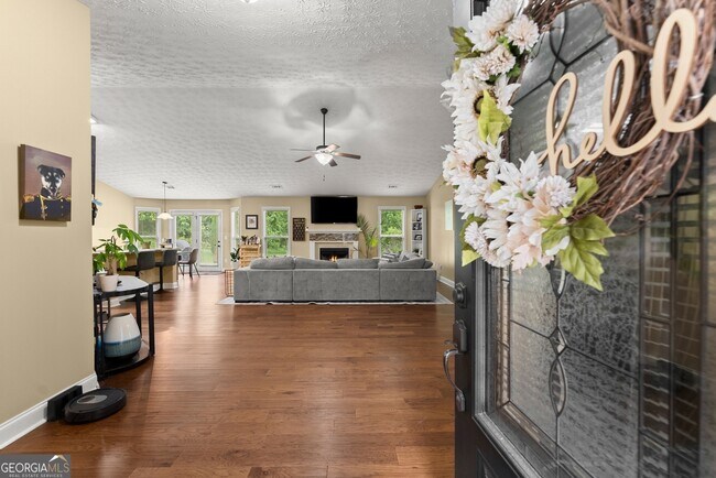 Foto del edificio - 226 Falling Leaf Ln