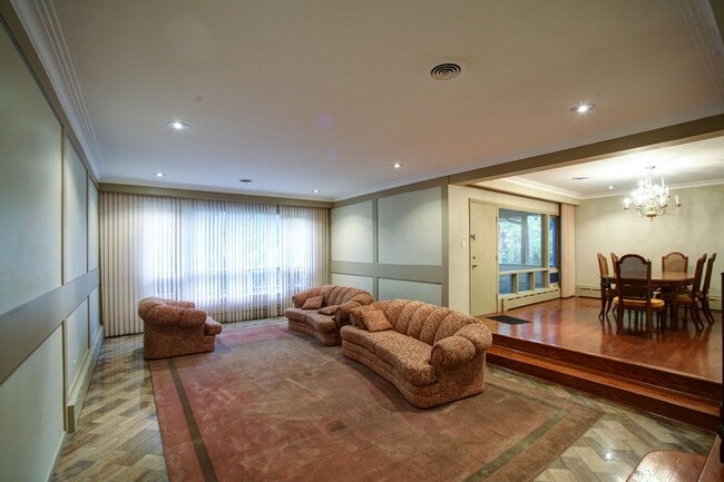 Building Photo - 16 Carousel Ct