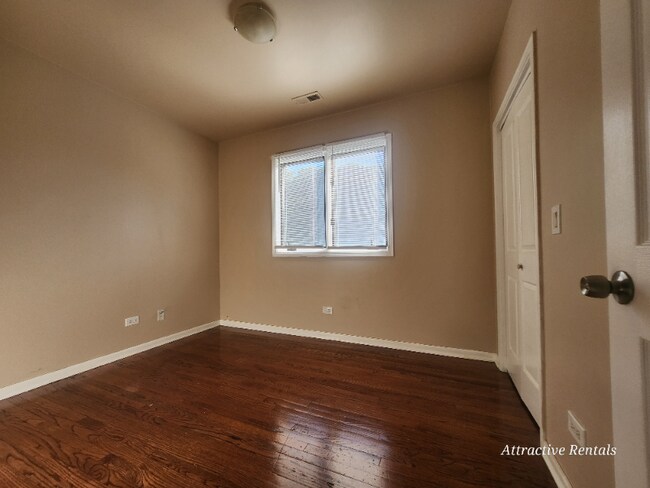 Building Photo - 720 W 50th St