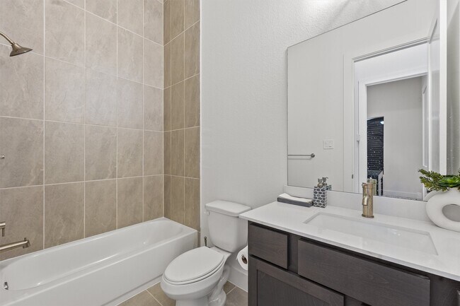 Building Photo - 1517 Vermont St