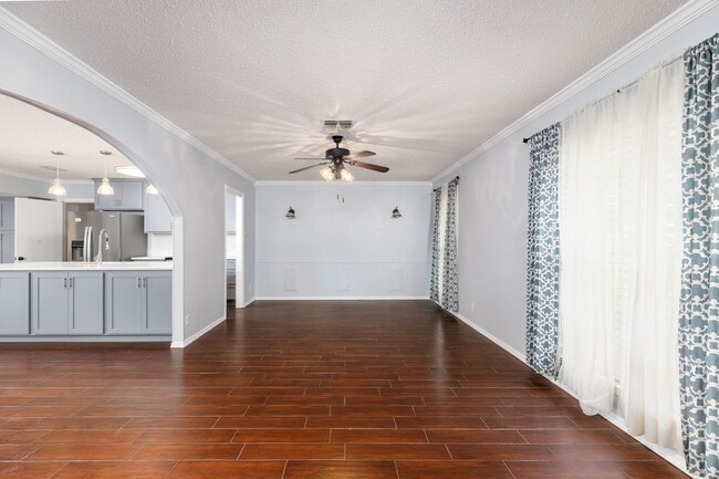 Building Photo - 10615 Lands Run St