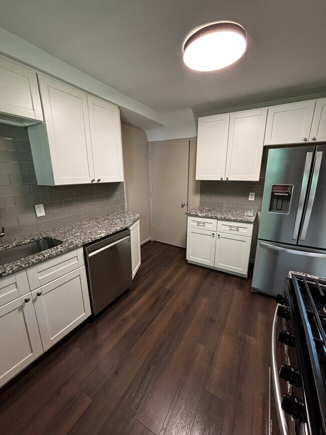 Foto del edificio - 2709 Glenview Ave