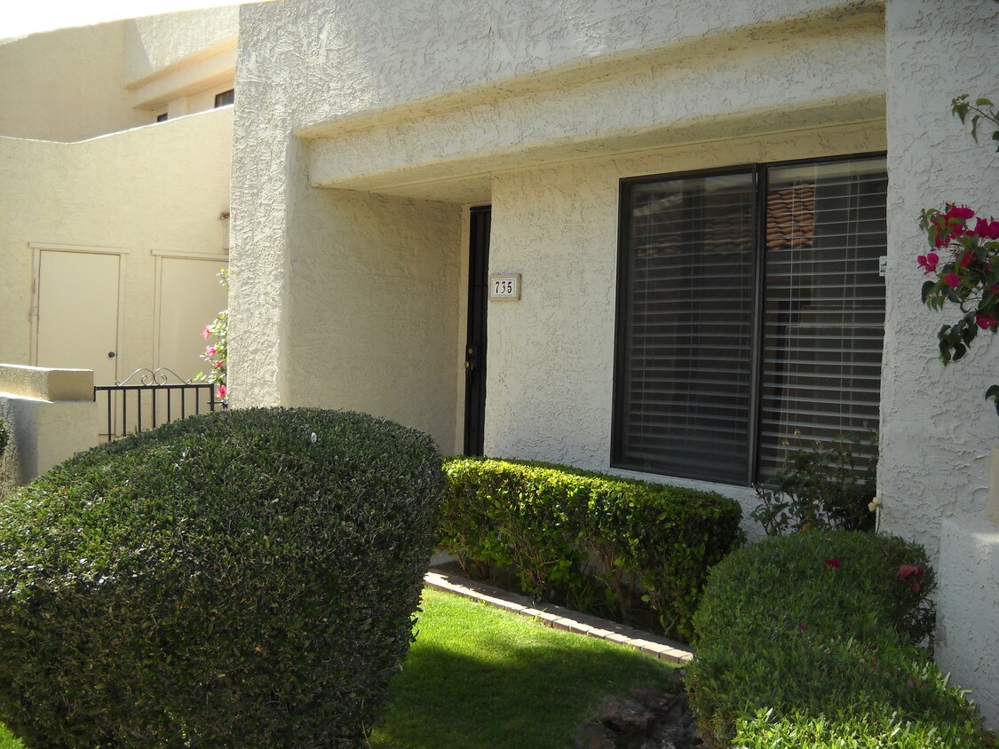 Primary Photo - 735 E Lola Dr