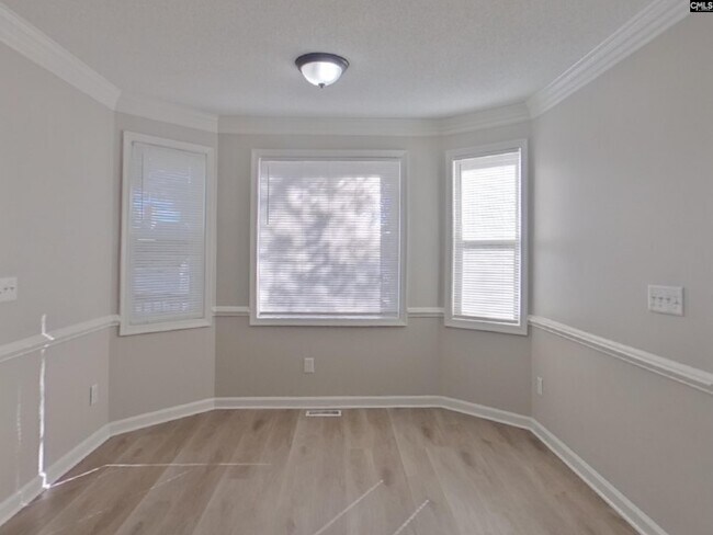 Building Photo - 118 Goldleaf St