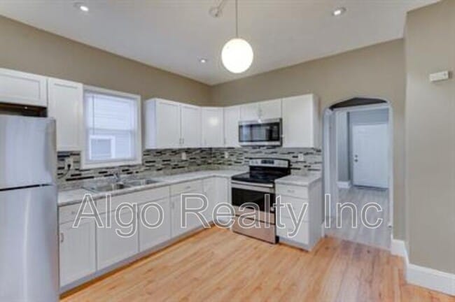 Foto del edificio - 2431 N Ilion Ave