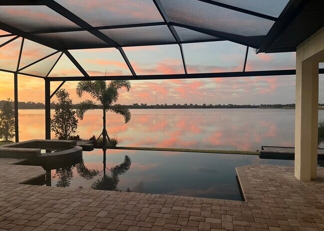 Building Photo - 597 Maraviya Blvd